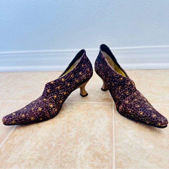 Vicini Shoes - Vicini Gold and Purple Heels with Pointed Toe and Intricate Design